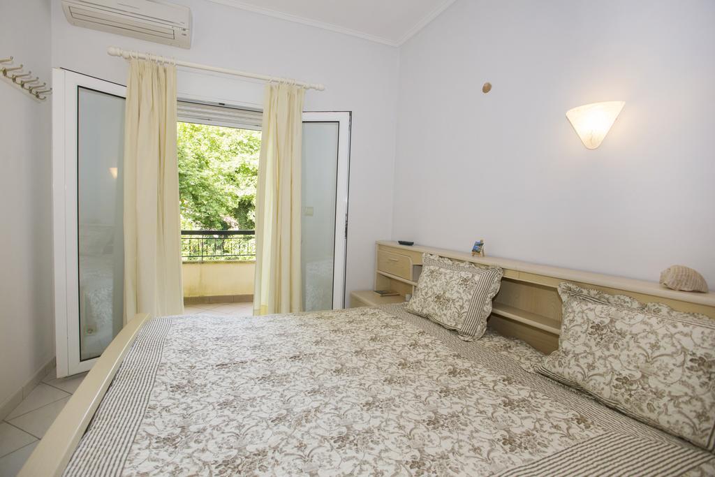 Villa Chita'S House à Paralia Vrachou Extérieur photo