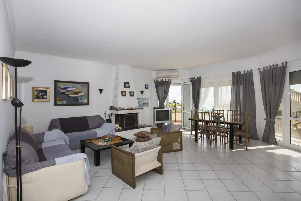 Villa Chita'S House à Paralia Vrachou Extérieur photo
