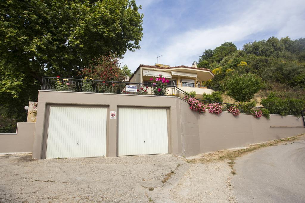 Villa Chita'S House à Paralia Vrachou Extérieur photo