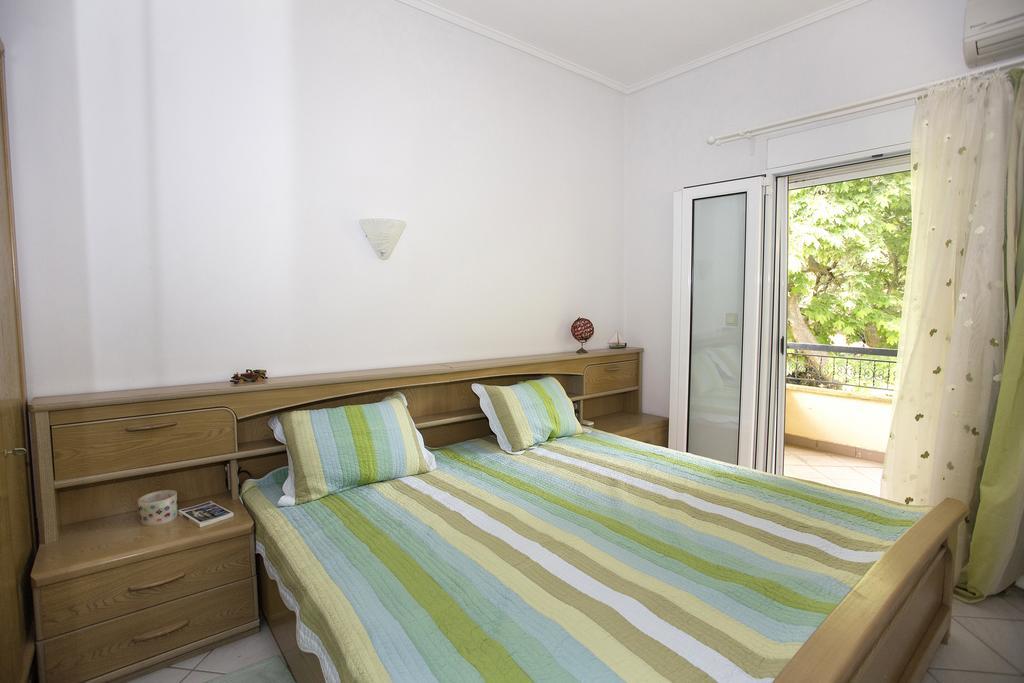 Villa Chita'S House à Paralia Vrachou Extérieur photo